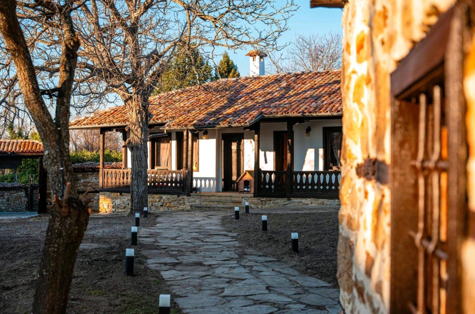 Complex Arbanashki Style-Panoramic View With Summer And Winter Terrace, Jacuzzi, Sauna, Children'S And Adult Area With Cinema Summer Arbanasi Exterior photo