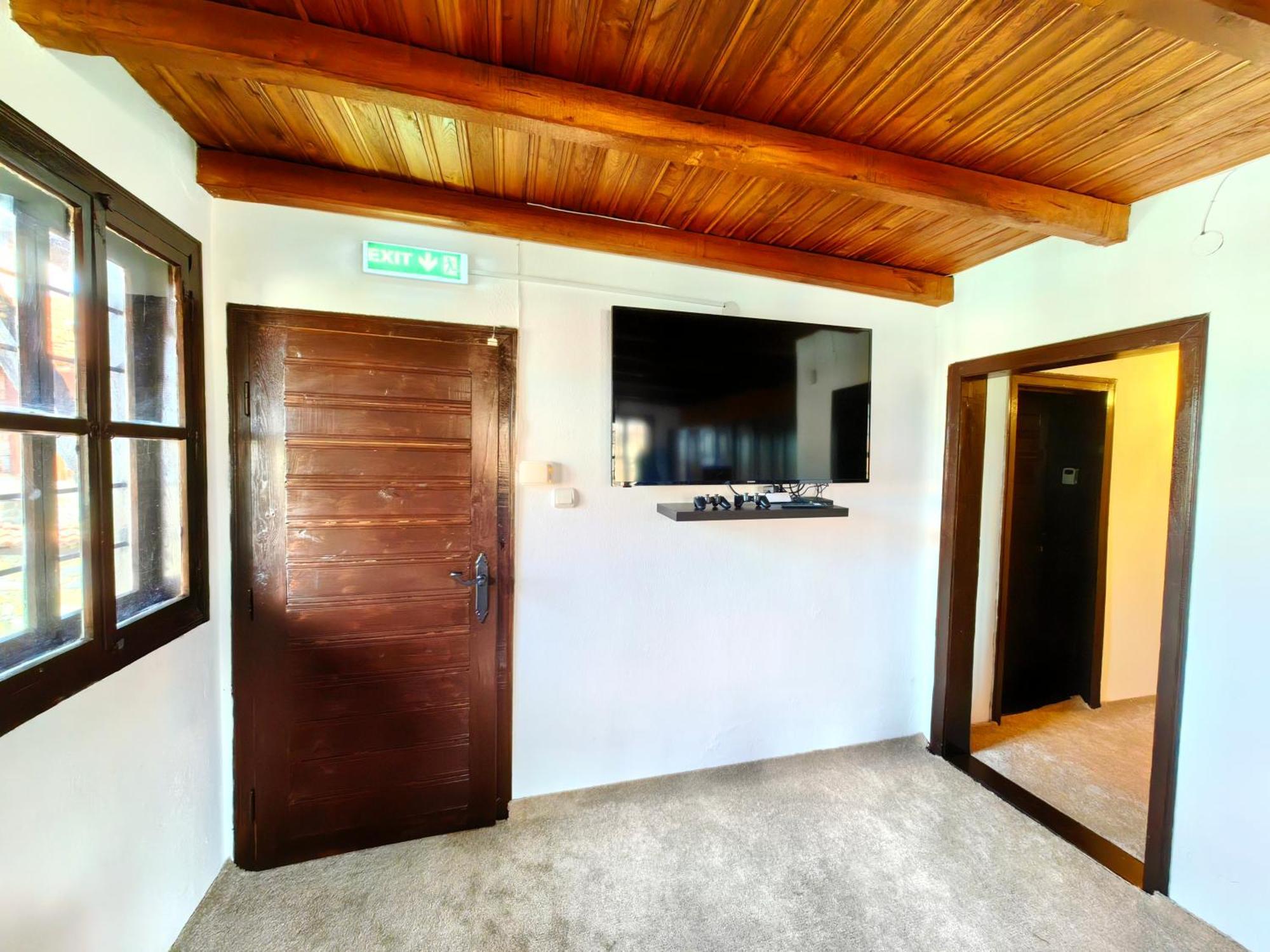 Complex Arbanashki Style-Panoramic View With Summer And Winter Terrace, Jacuzzi, Sauna, Children'S And Adult Area With Cinema Summer Arbanasi Exterior photo