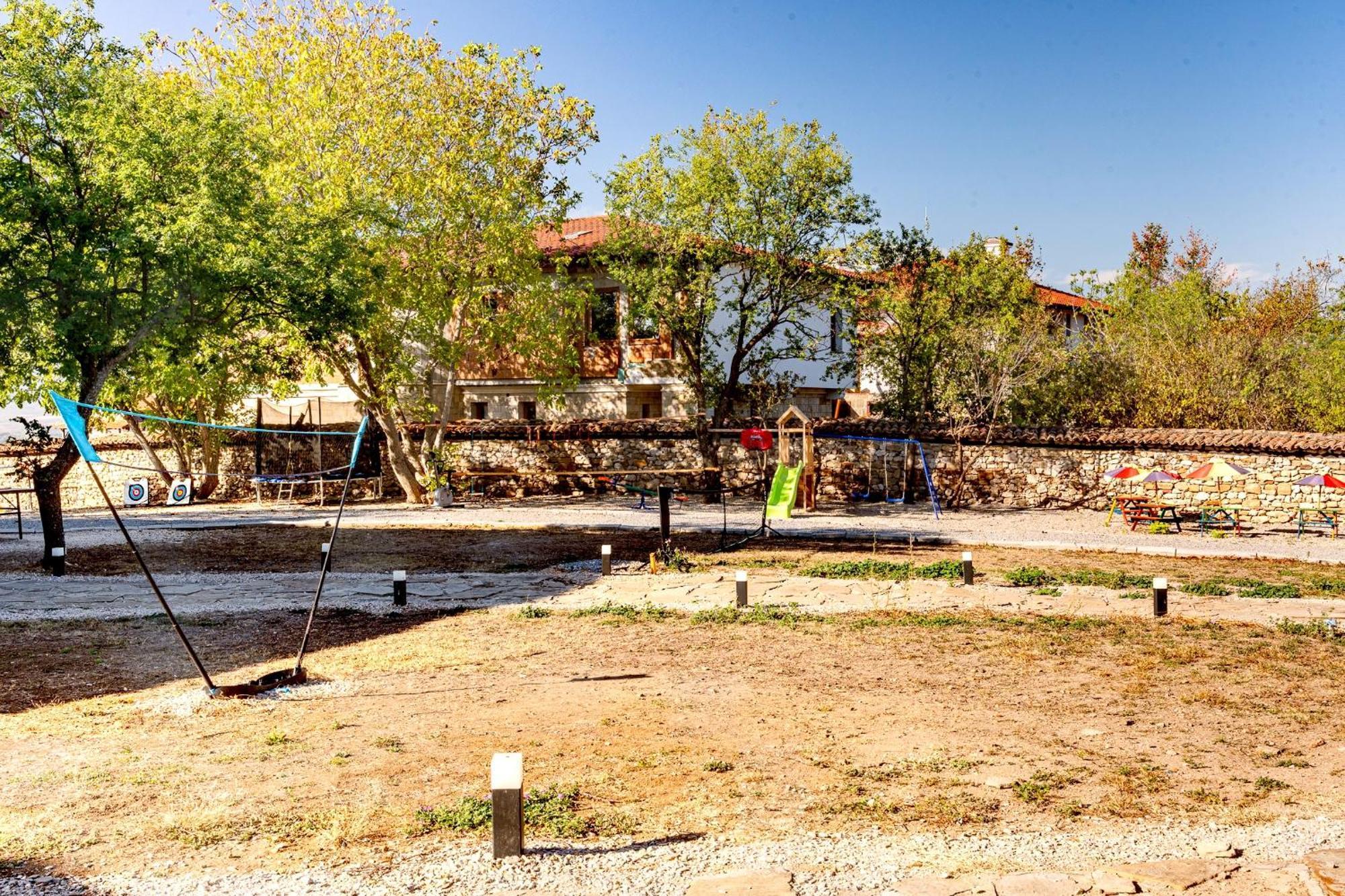 Complex Arbanashki Style-Panoramic View With Summer And Winter Terrace, Jacuzzi, Sauna, Children'S And Adult Area With Cinema Summer Hotel Veliko Tŭrnovo Exterior photo