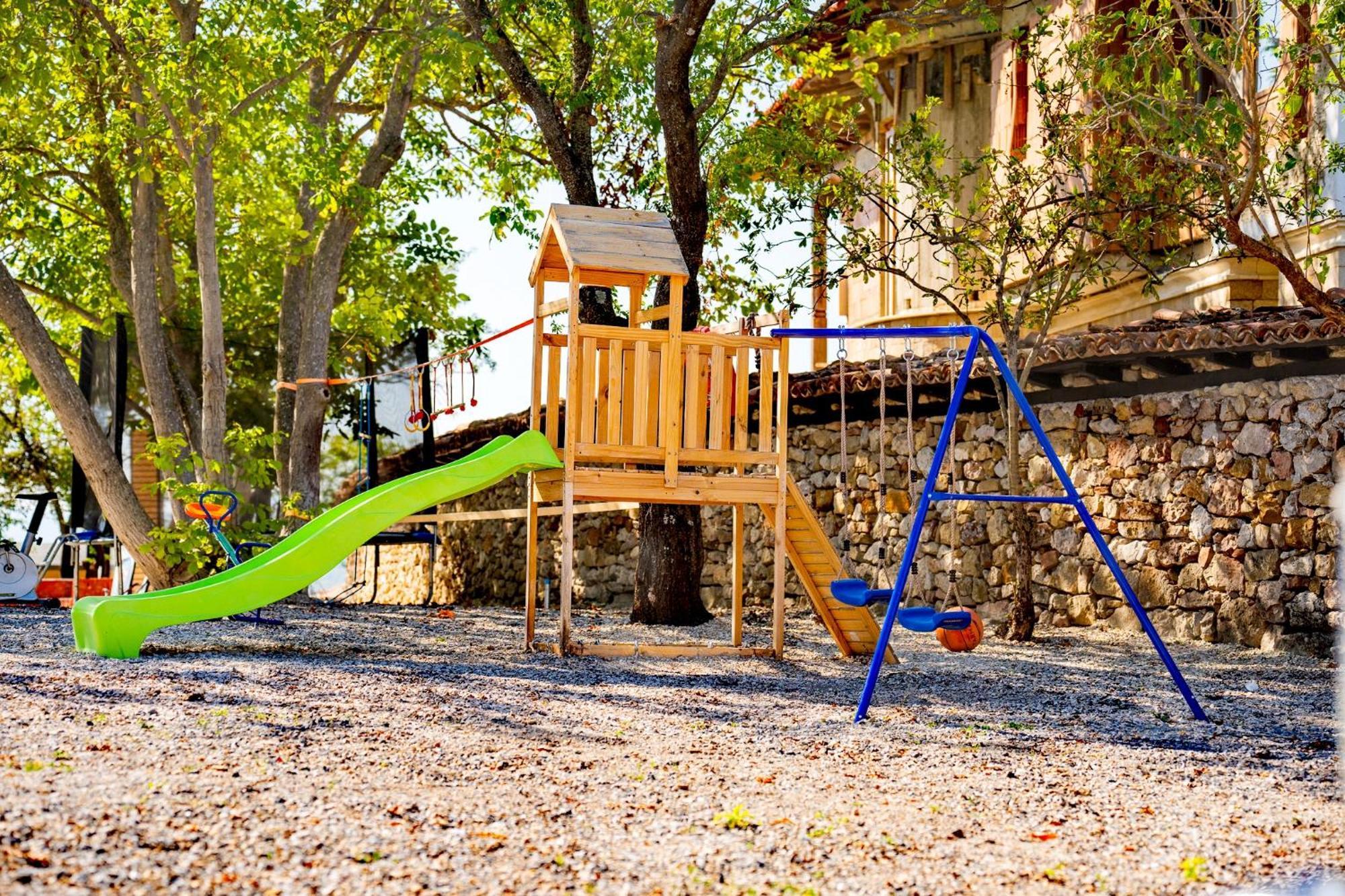 Complex Arbanashki Style-Panoramic View With Summer And Winter Terrace, Jacuzzi, Sauna, Children'S And Adult Area With Cinema Summer Arbanasi Exterior photo