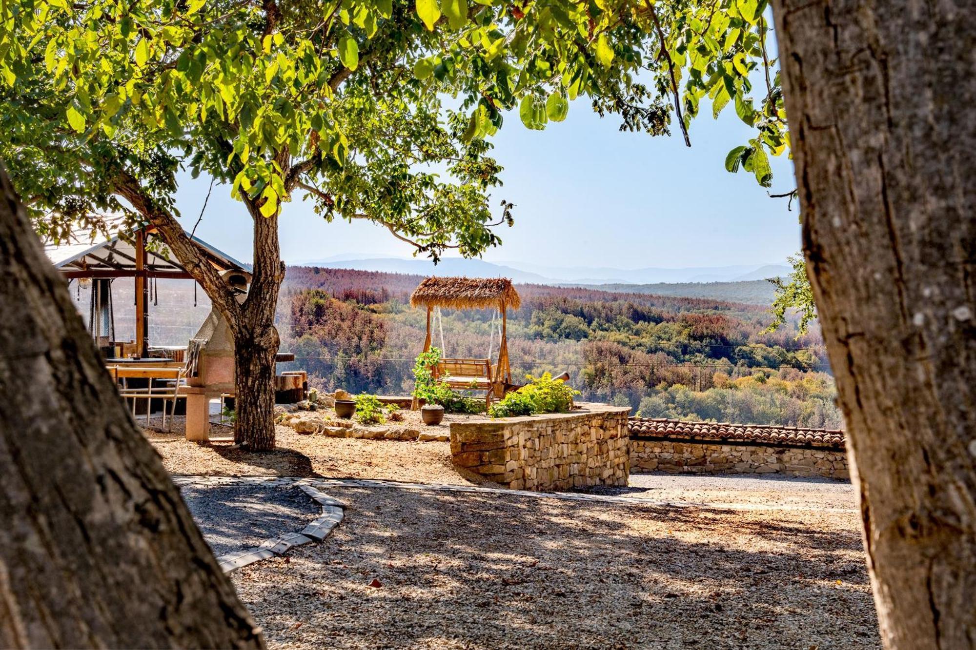 Complex Arbanashki Style-Panoramic View With Summer And Winter Terrace, Jacuzzi, Sauna, Children'S And Adult Area With Cinema Summer Arbanasi Exterior photo