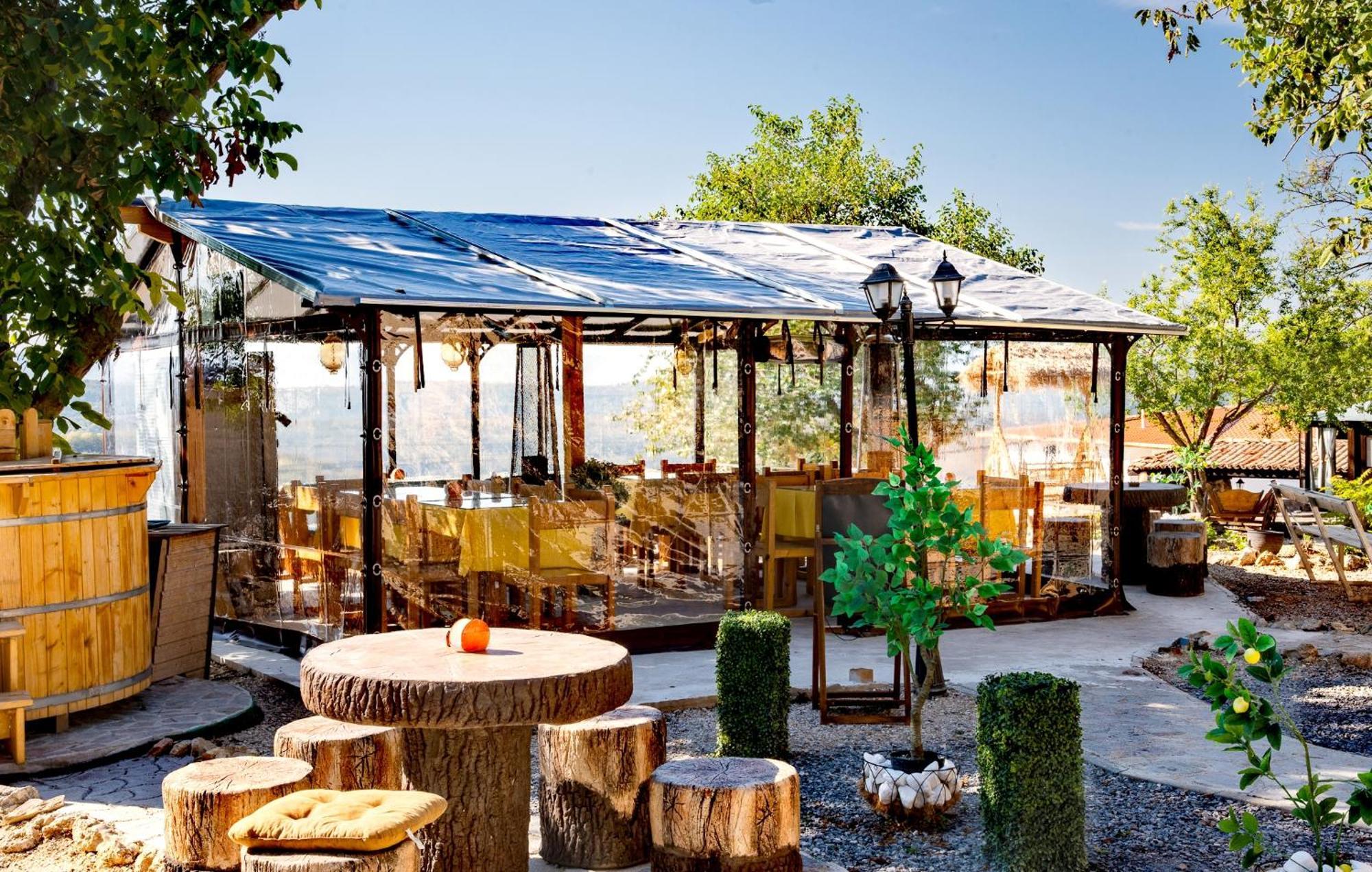 Complex Arbanashki Style-Panoramic View With Summer And Winter Terrace, Jacuzzi, Sauna, Children'S And Adult Area With Cinema Summer Arbanasi Exterior photo