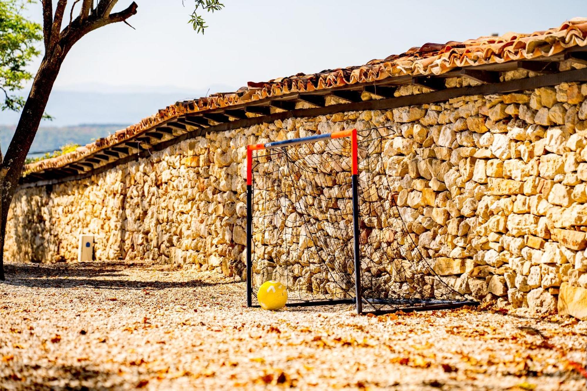 Complex Arbanashki Style-Panoramic View With Summer And Winter Terrace, Jacuzzi, Sauna, Children'S And Adult Area With Cinema Summer Arbanasi Exterior photo