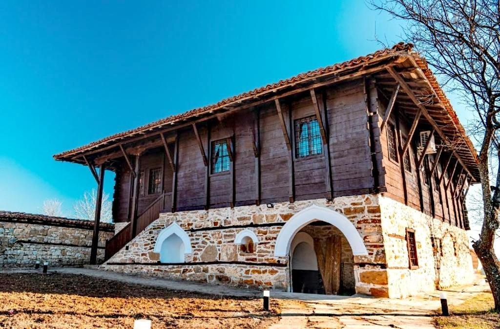 Complex Arbanashki Style-Panoramic View With Summer And Winter Terrace, Jacuzzi, Sauna, Children'S And Adult Area With Cinema Summer Arbanasi Exterior photo